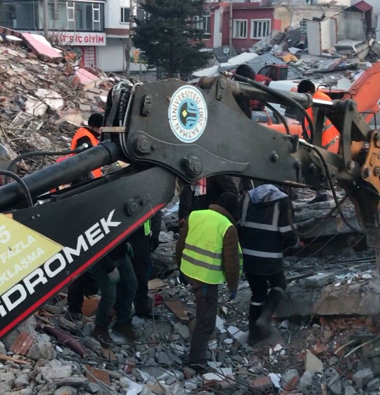 Üniversitemiz Deprem Bölgesindeki Arama Kurtarma Çalışmalarına Destek