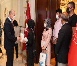 ​Öğrencilerimiz Rektörümüz Sayın Prof. Dr. İdris Demir öncülüğünde İçişleri Bakanımız Sayın...
