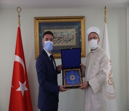 ​Sayın Rektörümüz Prof. Dr. İdris Demir, öğrencilerimizle birlikte Diyanet İşleri Başkanı...