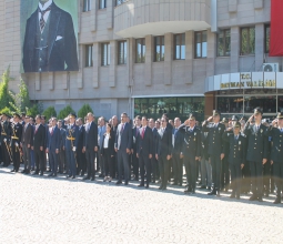 Rektör Demir 29 Ekim Cumhuriyet Bayramı Çelenk Sunma Törenine Katıldı ...