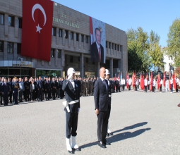 Rektör Demir 29 Ekim Cumhuriyet Bayramı Çelenk Sunma Törenine Katıldı ...