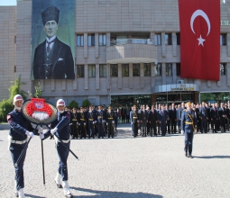 Rektör Demir 29 Ekim Cumhuriyet Bayramı Çelenk Sunma Törenine Katıldı ...