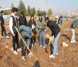 Üniversitemizde “Daha Yeşil Bir Kampüs” için Fidan Dikim Etkinliği Düzenlendi...