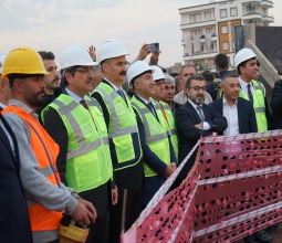 Diş Hekimliği Uygulama ve Araştırma Hastanesi İnşaatında Çivi Çakma ve Beton...