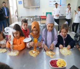 Hasankeyf Meslek Yüksekokulundan Akalin Köyü İlkokulu Öğrencilerine Aşçılık Deneyimi ...