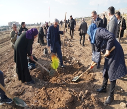 60+ Tazelenme Üniversitesi Öğrencilerinden Fidan Dikimi...