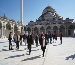 Üniversite Camisinde Sona Doğru: İskele Kuruldu, Caminin Nakış ve Tezyinatına Başlandı...