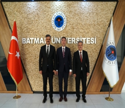 Siirt Üniversitesi Rektörü Prof. Dr. Nihat Şındak’tan Rektör Prof. Dr. İdris...