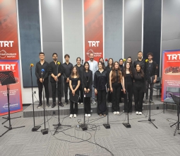 Üniversitemiz Güzel Sanatlar Fakültesi Korosundan Başarılı Canlı Yayın Performansı...
