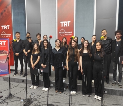Üniversitemiz Güzel Sanatlar Fakültesi Korosundan Başarılı Canlı Yayın Performansı...