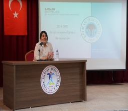 Dr. Ayten Canalp ve Rektör Prof. Dr. İdris Demir Türk Telekom...