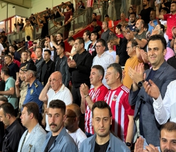 Rektör Prof. Dr. İdris Demir, Batman Petrolspor’un Play-Off Maçını Tribünden Takip...