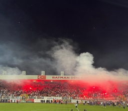 Rektör Prof. Dr. İdris Demir, Batman Petrolspor’un Play-Off Maçını Tribünden Takip...