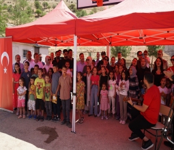 Güzel Sanatlar Fakültesi Korosundan Gercüş’ün Kozlu Köyü’nde Müzik Dinletisi...