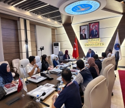 Üniversitemiz, Malezya Gençlik ve Spor Bakanlığı Uzmanları ile Parlamento Uzmanlarını Ağırladı...