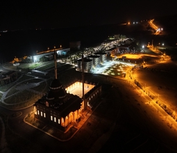 Üniversite Camii Heybetiyle Göz Kamaştırıyor...