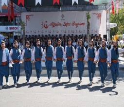 Üniversitemiz Rektörü Prof. Dr. İdris Demir, Zafer Bayramı Kutlama Törenine Katıldı...
