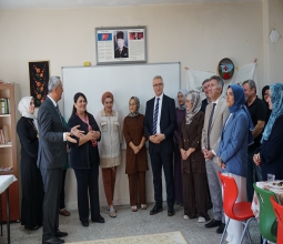 Dr. Ayten Canalp ve Rektör Prof. Dr. İdris Demir Üniversite-Köy ...