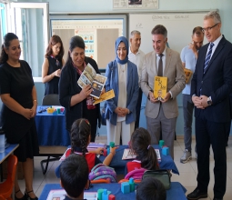 Dr. Ayten Canalp ve Rektör Prof. Dr. İdris Demir Üniversite-Köy ...