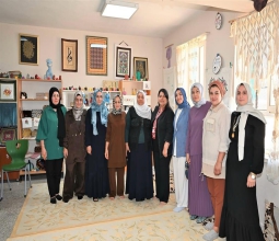 Dr. Ayten Canalp ve Rektör Prof. Dr. İdris Demir Üniversite-Köy ...