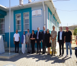 Dr. Ayten Canalp ve Rektör Prof. Dr. İdris Demir Üniversite-Köy ...