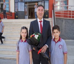 Rektör Prof. Dr. İdris Demir Hüseyin Özay İlkokulu Öğrencileriyle Buluştu...