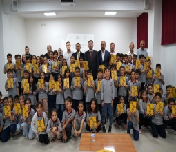 Rektör Prof. Dr. İdris Demir Hüseyin Özay İlkokulu Öğrencileriyle Buluştu...