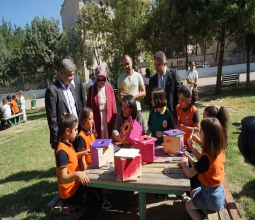 İlkokul Öğrencilerinin Hazırladığı Kuş Yuvaları Okulun Bahçesini Süsledi...