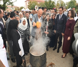 Rektör Prof. Dr. Demir Gerçüş’te Düzenlenen 4. Bağ Bozumu ve Gastronomi...