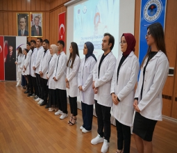 Üniversitemizde Geleceğin Diş Hekimleri Beyaz Önlüklerini Giydi...