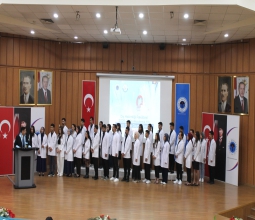 Üniversitemizde Geleceğin Diş Hekimleri Beyaz Önlüklerini Giydi...