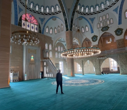 Üniversite Camii de Tamam: İlk Cuma Namazı Eda Edildi...