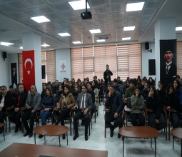 Sivil Toplum Merkezinde “Sivil Toplumun Önemi” Söyleşisi Gerçekleştirildi...