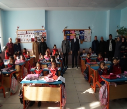 Üniversite Öğrencilerinden Kıbrıs Şehitleri İlkokulu Öğrencilerine Anlamlı Destek...