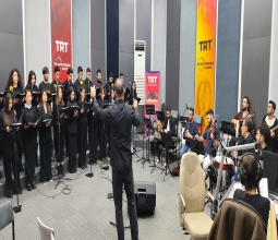 Üniversitemiz Öğrencileri TRT Türkü Radyosunda Canlı Yayında Konser Verdi...
