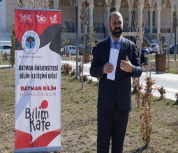 Gençler Sınavda Ter Dökerken Veliler Yapay Zekâ Dinledi...