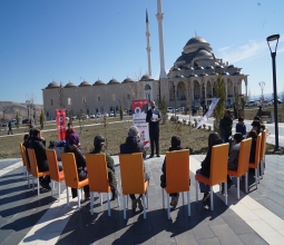 Gençler Sınavda Ter Dökerken Veliler Yapay Zekâ Dinledi...