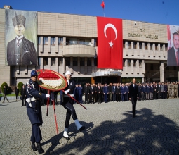Rektörümüz Prof. Dr. Demir, 18 Mart Çanakkale Zaferi ve Şehitleri Anma...