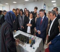 Öğrencilerin El Emeği “Nakş-I Aşk” Sergisine Dönüştü...