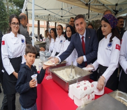 Üniversitemizde Öğrenciler ve Mezunlar Yemekte Bir Araya Geldi ...