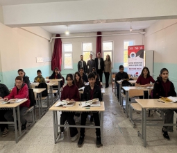 Rektörümüz Prof. Dr. Demir, Bıçakçı Köyü’nde  Ortaokul Öğrencileriyle Bir Araya...