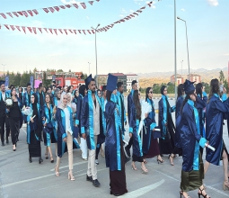 Üniversitemizde Görkemli Mezuniyet Töreni...