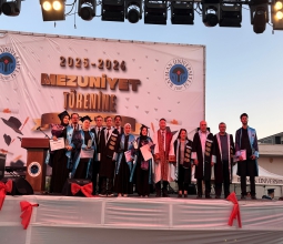 Üniversitemizde Görkemli Mezuniyet Töreni...