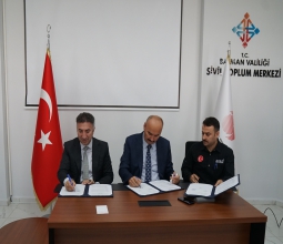 Üniversitemiz Öğrencilerine Uygulamalı Eğitim İmkânı Sağlayacak İş Birliği Protokolleri İmzalandı...