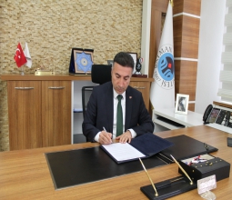 Rektör Demir Depremin Ardından Üniversitemizde Yapılan Son Çalışmaları TRT GAP Radyosunda...