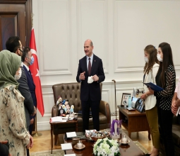 Öğrencilerimiz Rektörümüz Sayın Prof. Dr. İdris Demir öncülüğünde İçişleri Bakanımız Sayın...