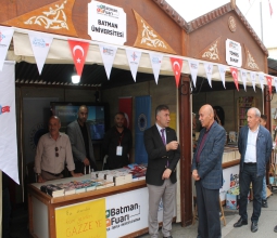 Batman Valisi Ekrem Canalp’ten Üniversitemiz Standına Ziyaret ...