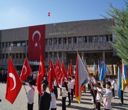 Rektör Prof. Dr. İdris Demir 29 Ekim Cumhuriyet Bayramı Çelenk Sunma...
