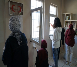 Rektör ve Üniversitemiz Öğrencileri El Ele Köy Okulu Boyadı...