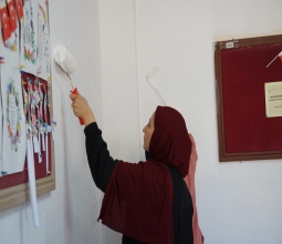 Rektör ve Üniversitemiz Öğrencileri El Ele Köy Okulu Boyadı...